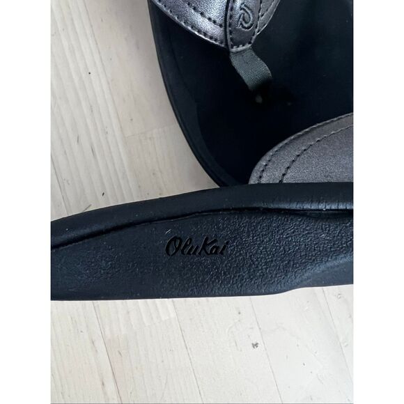 OluKai Women Size 10 Ohana Silver Grey Flip Flop Sandals Beach Comfort Slip On - Picture 8 of 10